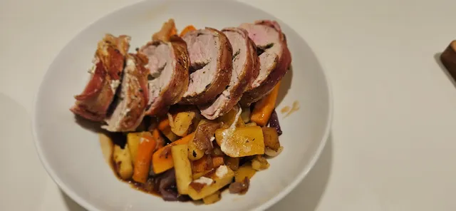 Baconsurret og fylt svinefilet