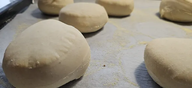 Etter 8 minutter i stekeovnen har de puffet seg skikkelig opp