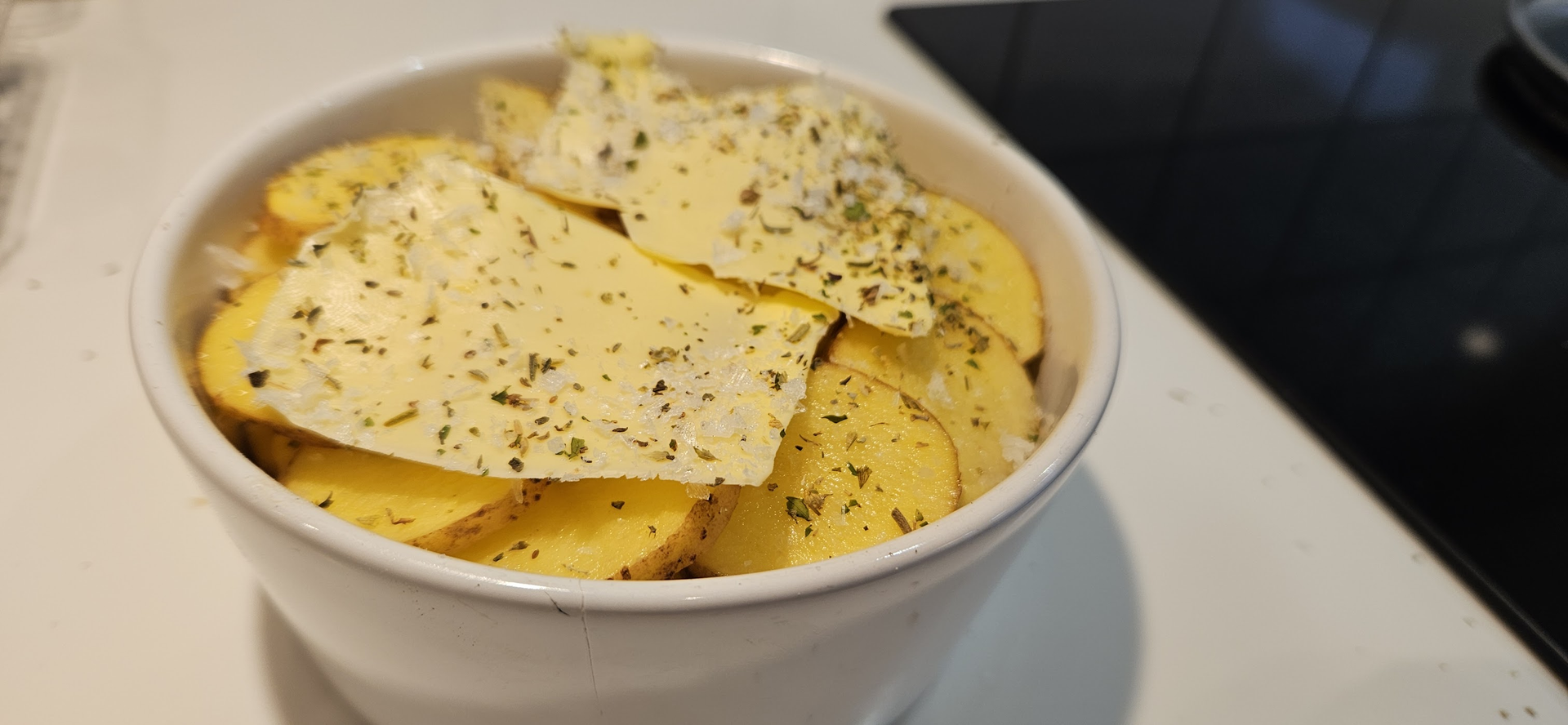 Pommes Anna klar til å settes i ovnen på 200 grader. Det tar ca 30 minutter.