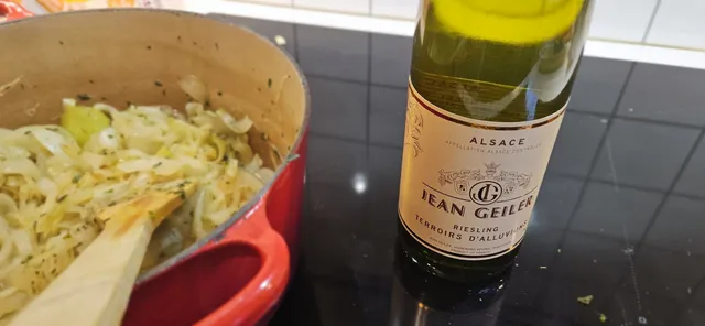 Fortsett med hvitløk, fersk timian og en syrlig hvitvin.