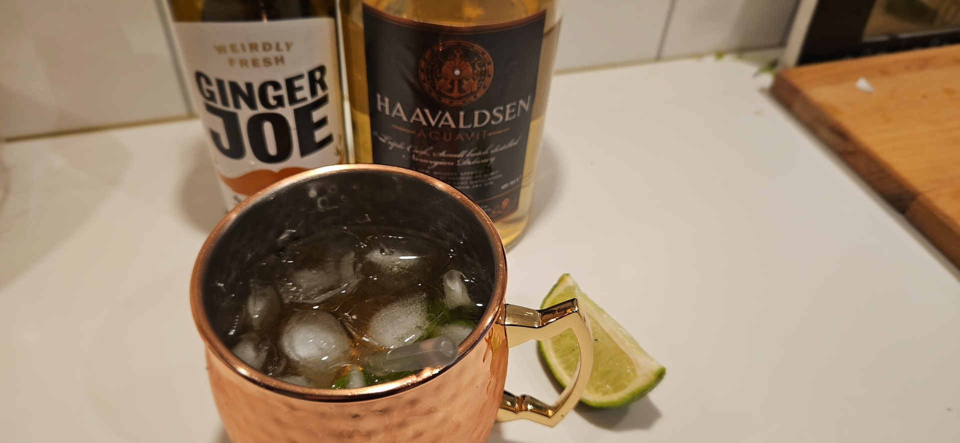 Mens gryta står og koser seg, er det lov med noe kaldt i glasset.