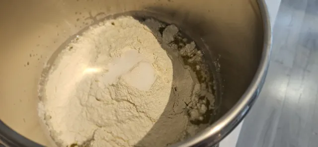 Hvis du er lat, så bare bland alt i bollen til kjøkkenmaskinen (tare vekten mellom hver ingrediens), og kjør på i 15 minutter.