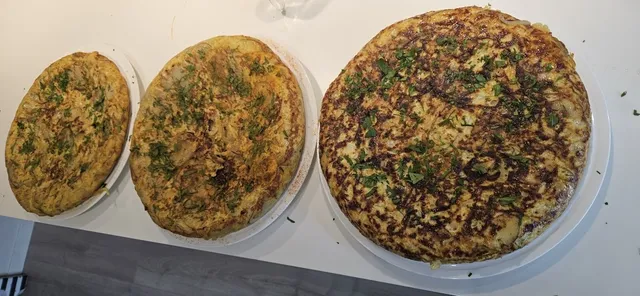 Ferdig stekt og klar til å skjære opp. Funker både varm og lunken.