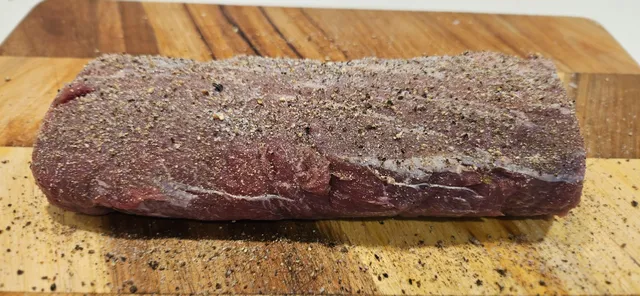 Krydre indrefileten godt med salt og pepper før steking.