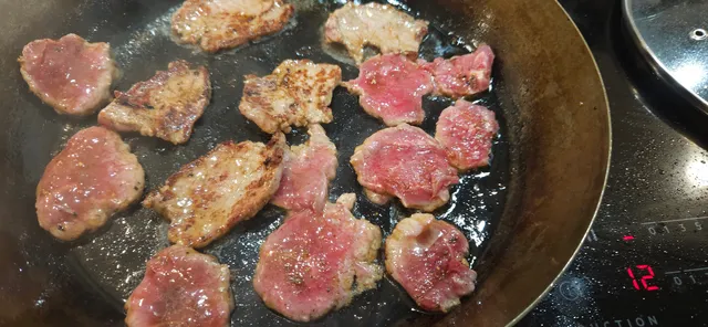 Zebrakjøtt er supermørt og trenger kun sekunder i panna.